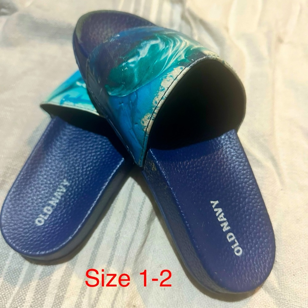 Old navy shark slides sandals beach shoes size 1-2
